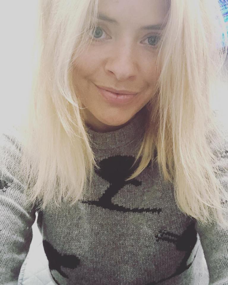 Holly Willoughby outfit grey and black ski jumper January 2018