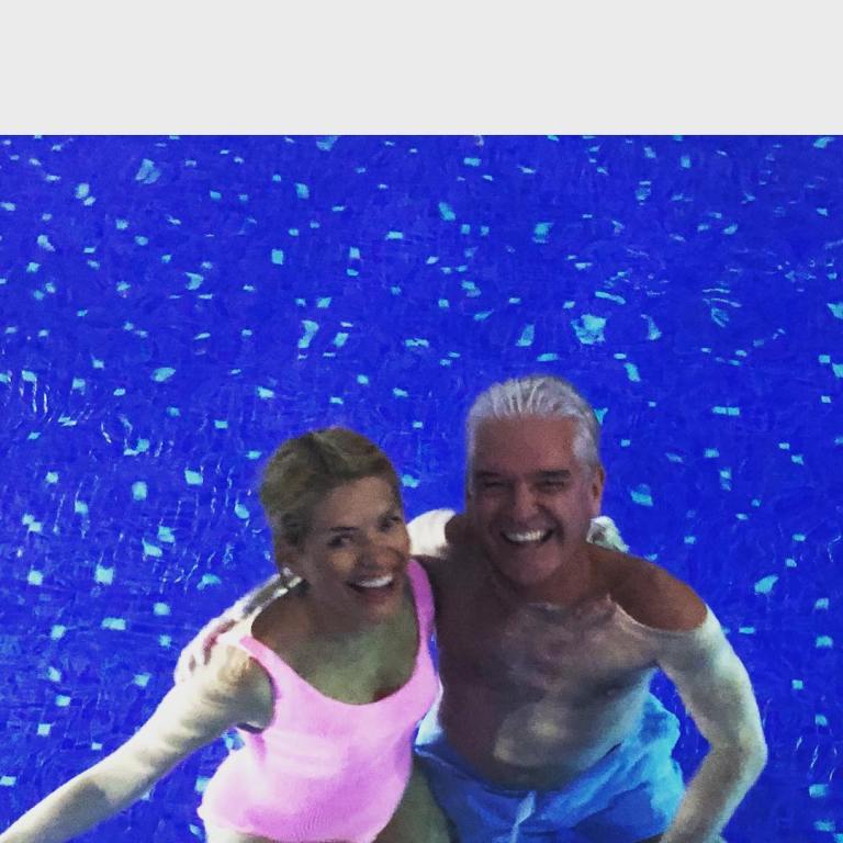 Holly willoughby outfit style blog pink swimsuit August 2018 photo Holly