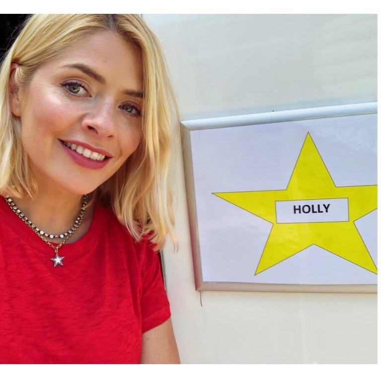 where to get Holly Willoughby star necklace I'm Celebrity November 2018