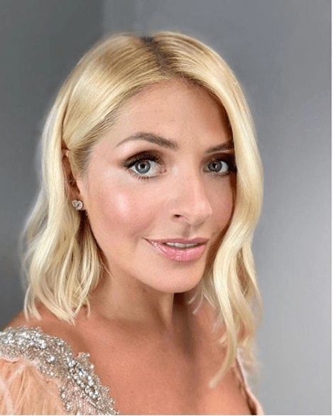where to get Holly Willouhby earrings Dancing on Ice 5 January 2020 Photo Holly Willoughby