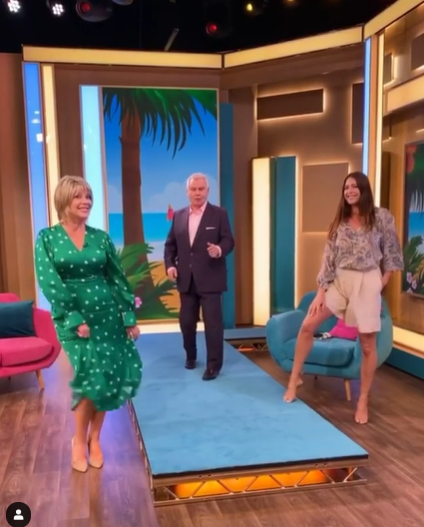 where to get Ruth Langsford This Morning dresses green v neck spot dress 15 July 2020 Photo Ruth Langsford
