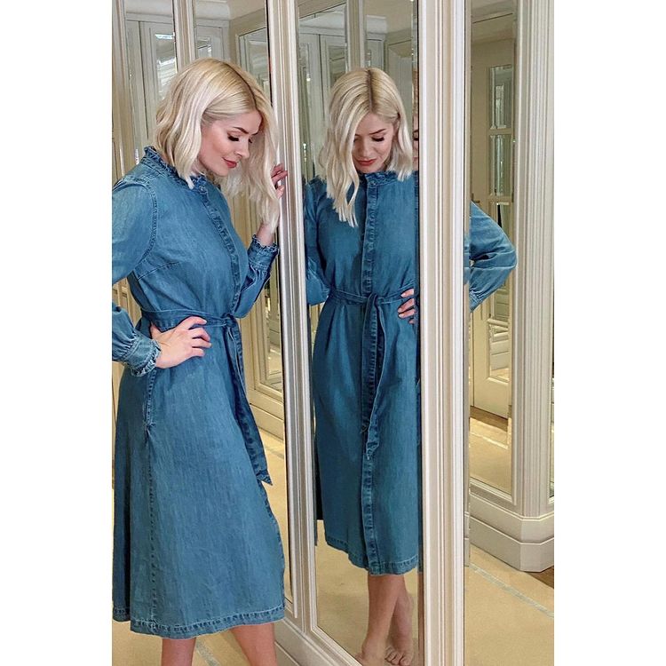 where to get holly Willoughby belted denim shirt dress mirror 22 February 2021 Photo M&S