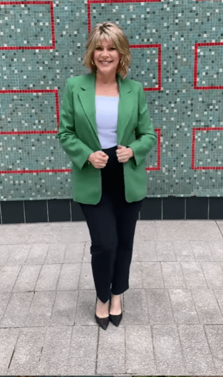 where to get all Ruth Langsford This Morning outfits green blazer white t-shirt black trousers black court soes 9 Auguest 2021 Photo Ruth Langsford