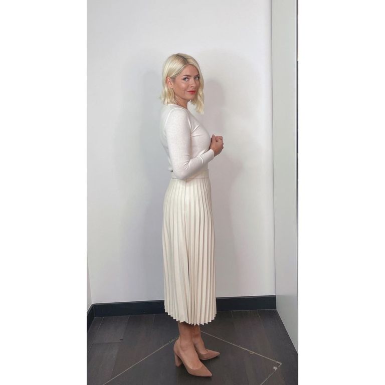 where to get all Holly Willoughby This Morning outfits cream pleated skirt white knit nude suede court shoes 28n September 2021 Photo Holly Willoughby
