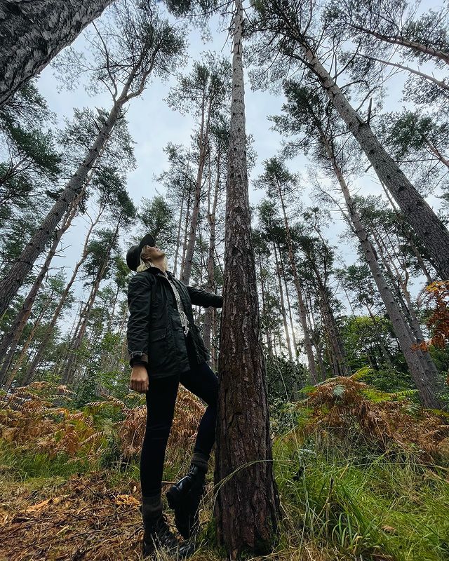 where to get all Holly Willoughby This Morning outfits green blue wax jacket blue jeans grey jumper brown hiking boots 30 September 2021 Photo Holly Willoughby