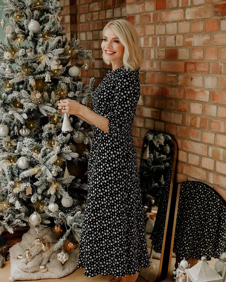 where to get Holly Willoughby black star print dress with Christmas tree 9 November 2021 Photo M&amp;S