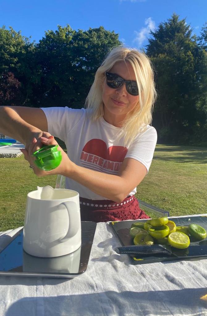 where to get all holly willoughby outfits Mere amour t-shirt broderie shorts margarita Wylde Moon