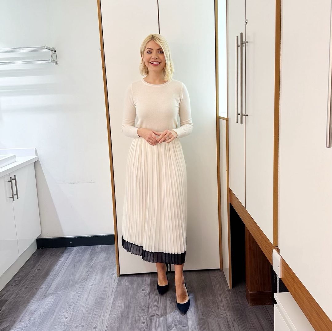 where to get all Holly Willoughby This Morning outfits white colour block pleated skirt white crew neck jumper black suede court shoes 15 March 2023 Photo Holly Willoughby