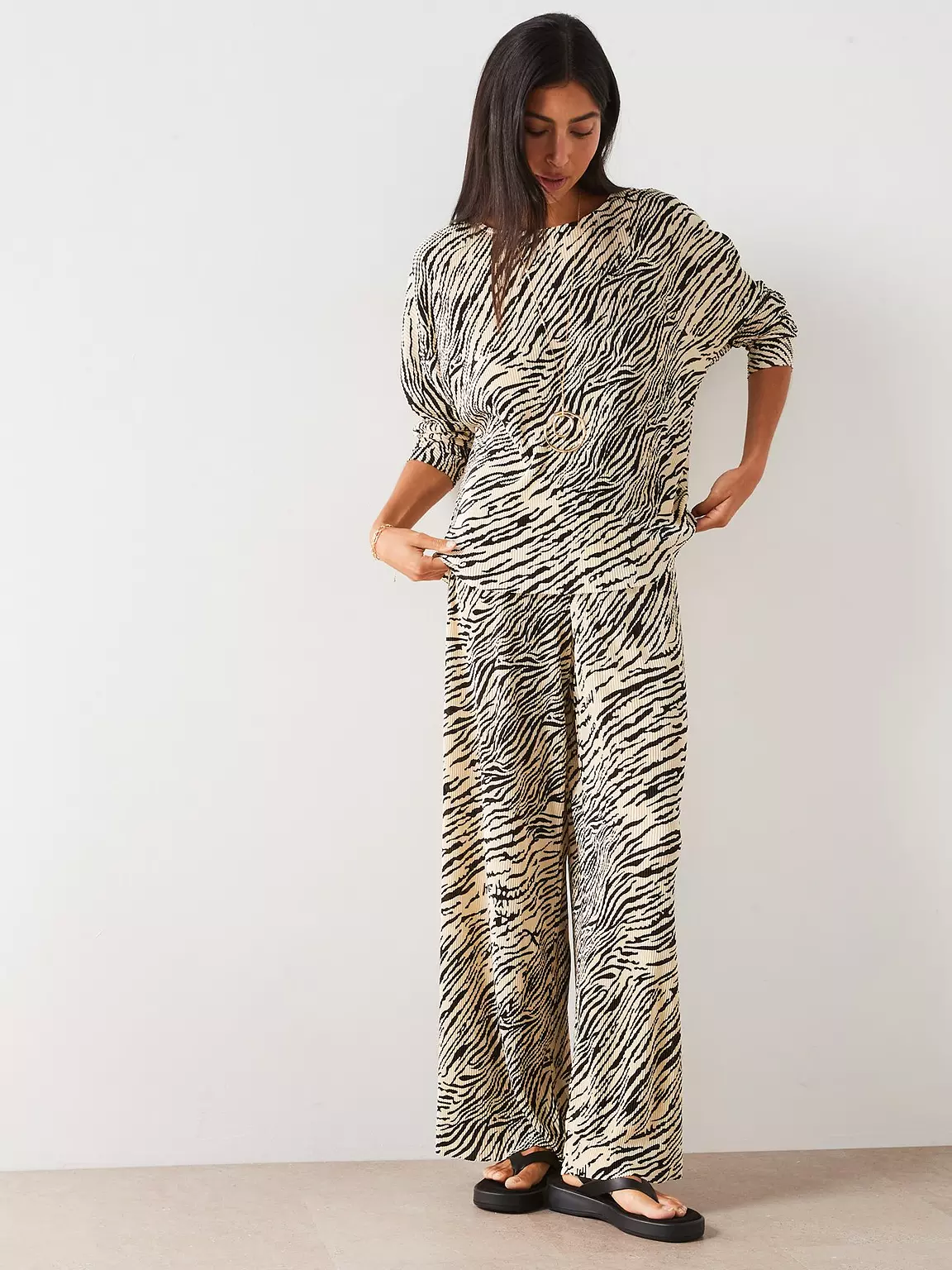 V By Very Plissé Co Ord Top &amp; trousers