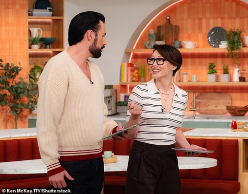 where to get all Emma Willis This Morning outfits cream and brown striped zip tee what is Emma wearing 6 April 2026 Photo Ken McKay ITV Shutterstock