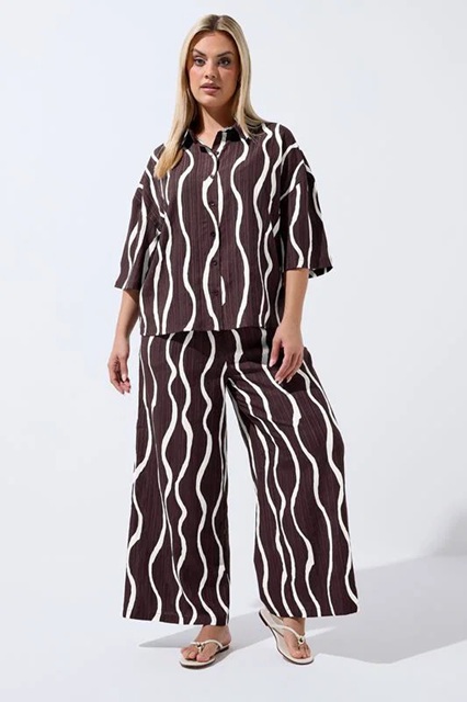 LIMITED COLLECTION Curve Brown Wavy Print Boxy Shirt & trousers